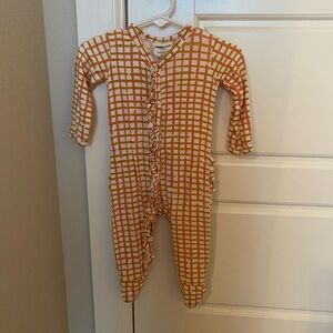 NWOT Spearmint Love ruffled footie